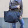 Bolso grande en piel lisa con tachuelas vintage