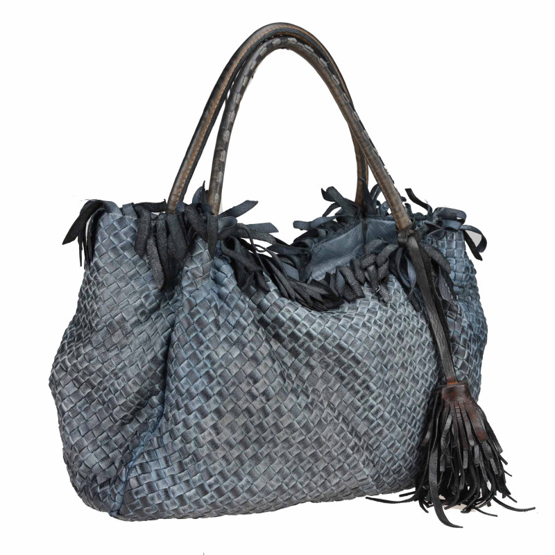 Short shoulder bag in woven leather with worked handle