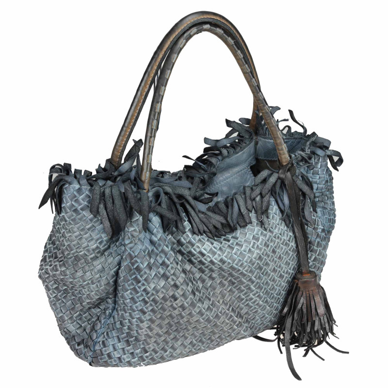 Short shoulder bag in woven leather with worked handle