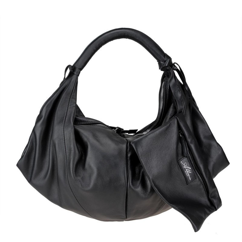 Shoulder bag in soft black...