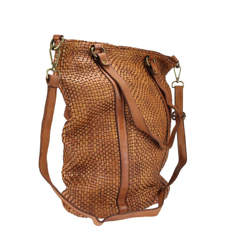 Shopping bag in woven leather with adjustable shoulder strap